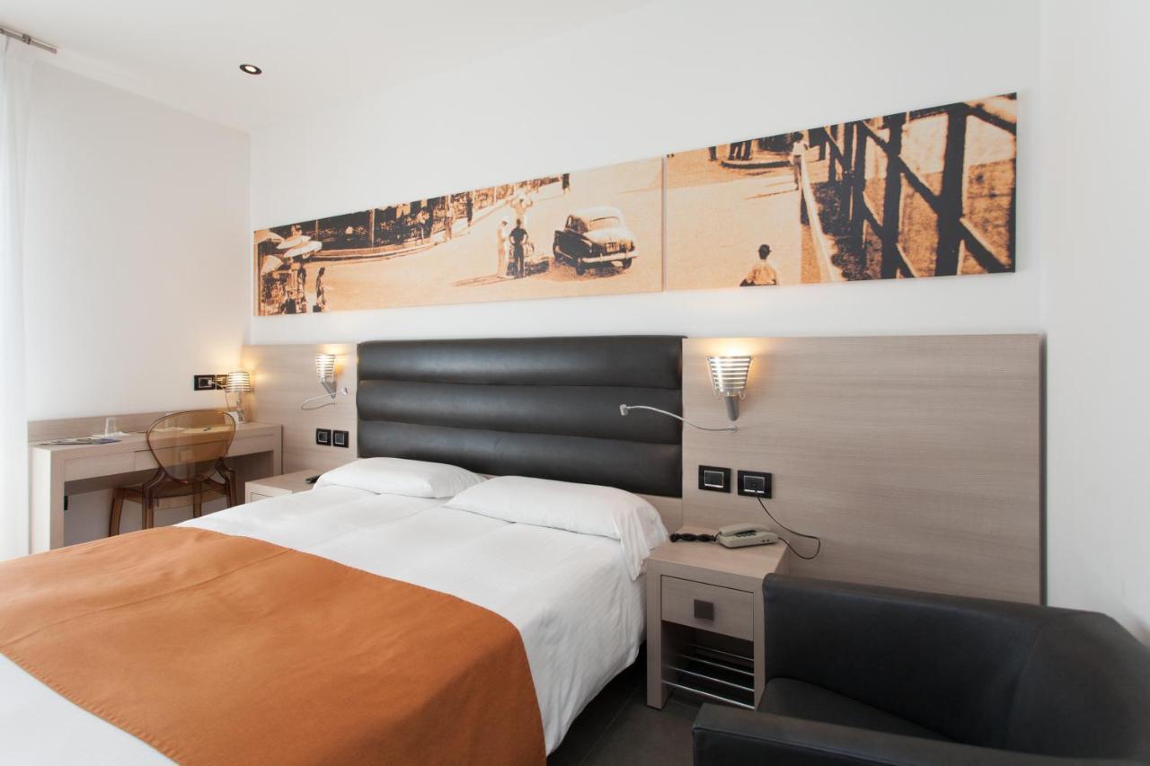 Hotel Adlon 4*
